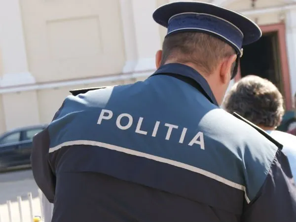 Polițist lovit cu piatra în cap, în timp ce intervenea să aplaneze un scandal