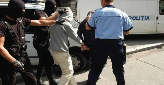 Urmărire ca-n filme pe DN 7! Rromi prinși după ce au vrut să jefuiască un șofer turc