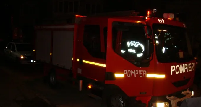 Video-Incendiul de la microbuz s-a extins și la anexele gospodărești