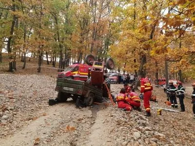 Un bărbat a murit strivit sub tractor, în comuna Cuca
