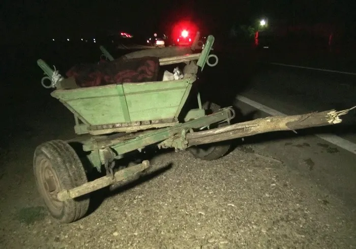 Căruță lovită de o mașină cu volan pe dreapta, la Călinești, pe DN 7