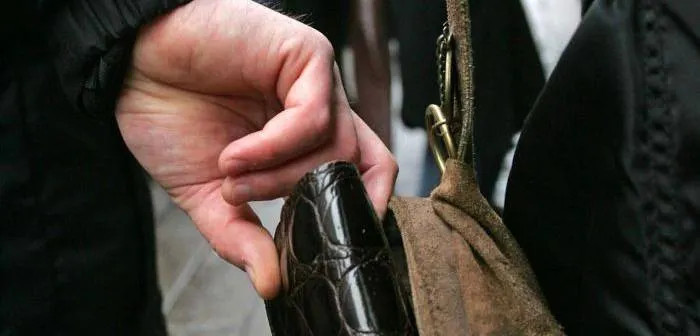"Linguriţă", cunoscut hoţ din buzunare, s-a reprofilat! Nouă metodă de furt