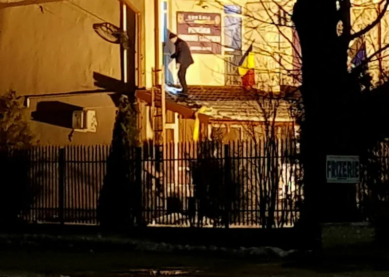Fraţi spărgători, în arest! Au vrut să fure seiful din Primăria Leordeni