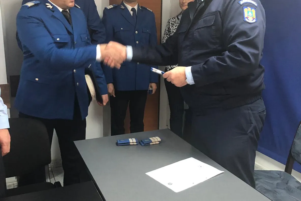 Avansări în grad la jandarmii argeșeni de Ziua Naţională