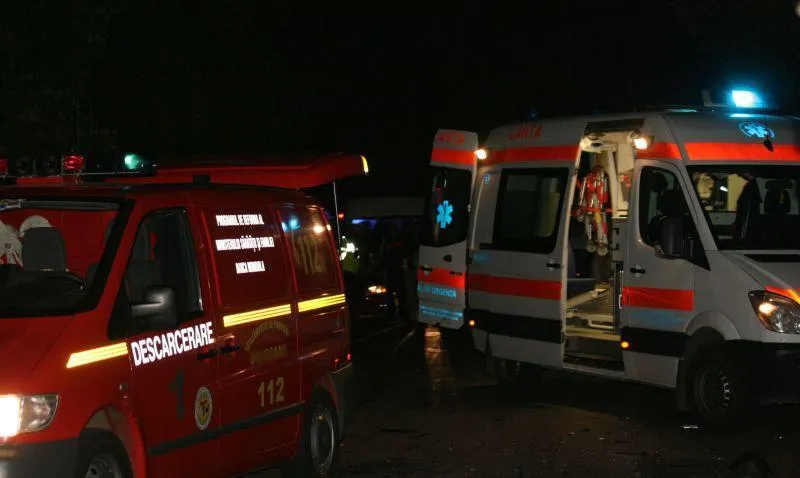 O femeie a căzut cu mașina în prăpastie pe DN7, la Morăreşti