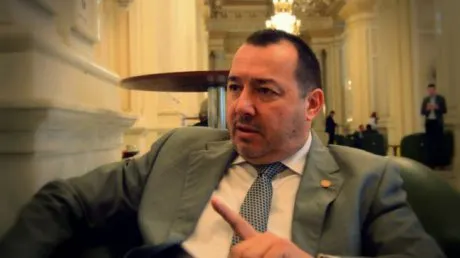 Firma familiei deputatului Cătălin Rădulescu, obligată la plata a 700.000 lei pentru o stradă neasfaltată corespunzător