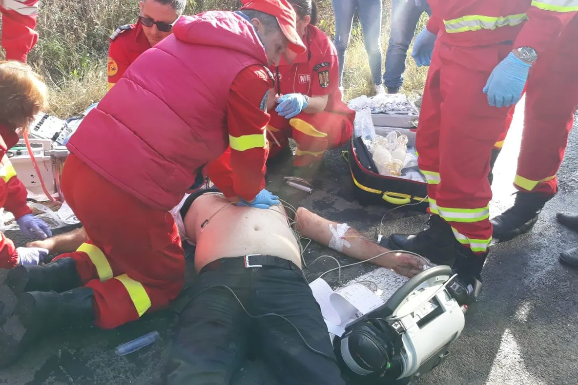 Accident cu un autocar în Argeș. O persoană a murit
