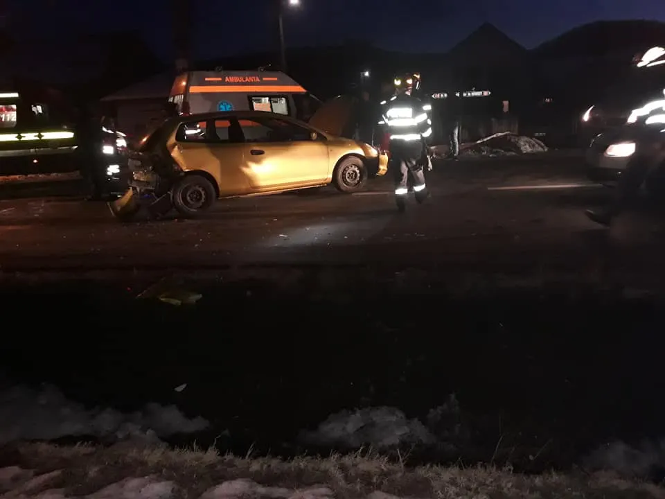 Accident în lanț, cu 4 mașini implicate, la Valea Ursului