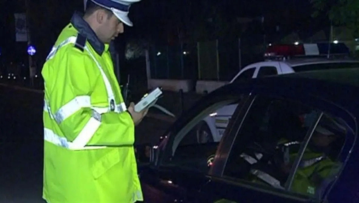 Prins băut la volan şi fără permis, a ajuns în arest. Avea antecedente!
