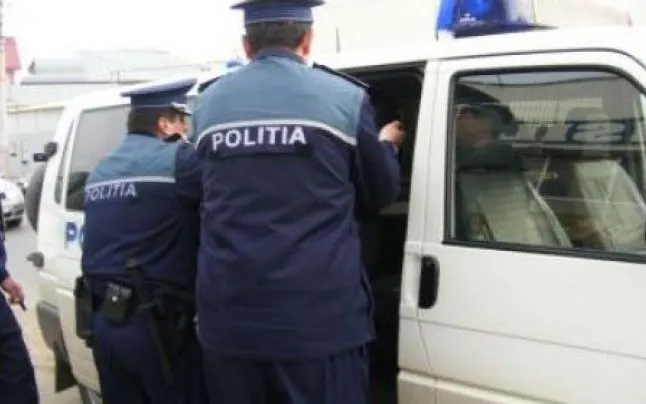 Arestat la domiciliu a bătut doi tineri pe stradă când venea de la instanţă