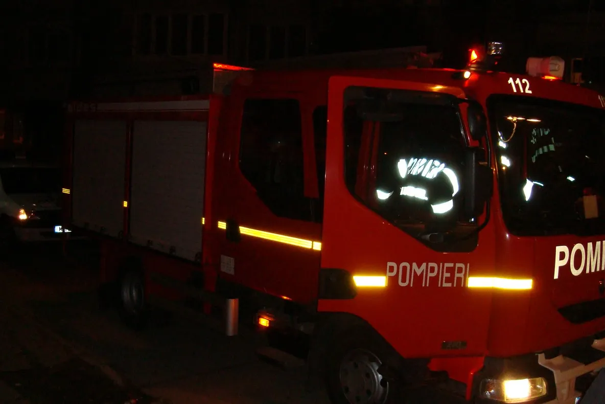 Un autoturism a ars în totalitate la Mozăceni