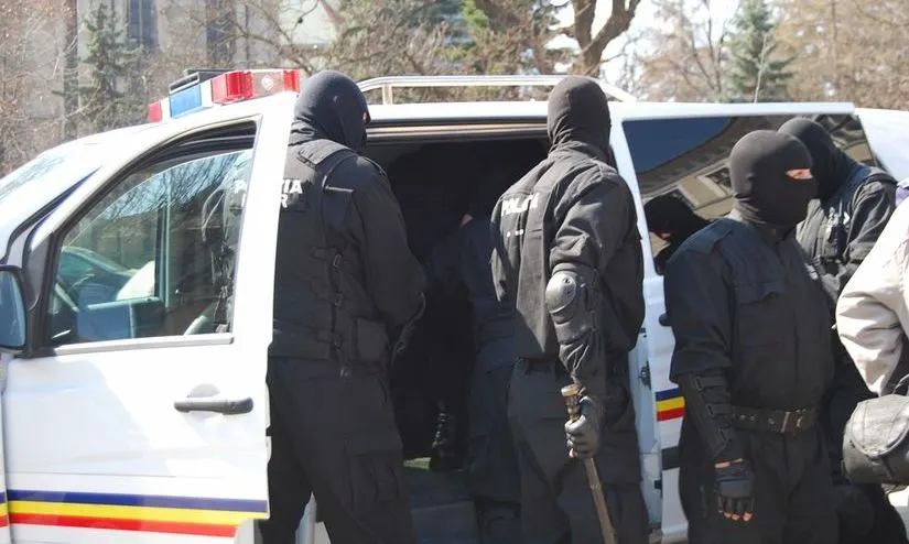 Găinarii reţinuţi! Doi dintre cei ajunşi în arest sunt minori