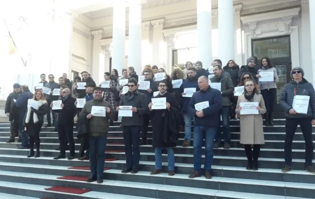 Judecătorii Curții de Apel Pitești își suspendă activitatea o oră pe zi