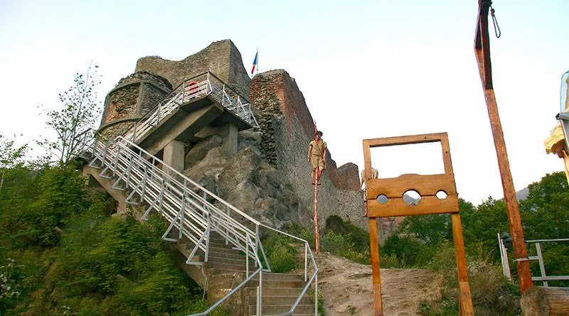 Cetatea Poenari, închisă pe o perioadă nedeterminată din cauza urșilor