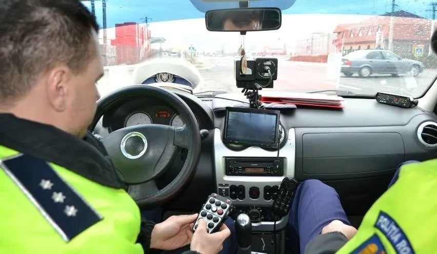 Șofer de 18 ani, prins cu 124 km/h în localitate