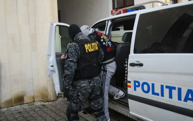Au fost reţinuţi 12 proxeneţi, în dosarul prostituţiei, în Argeş!