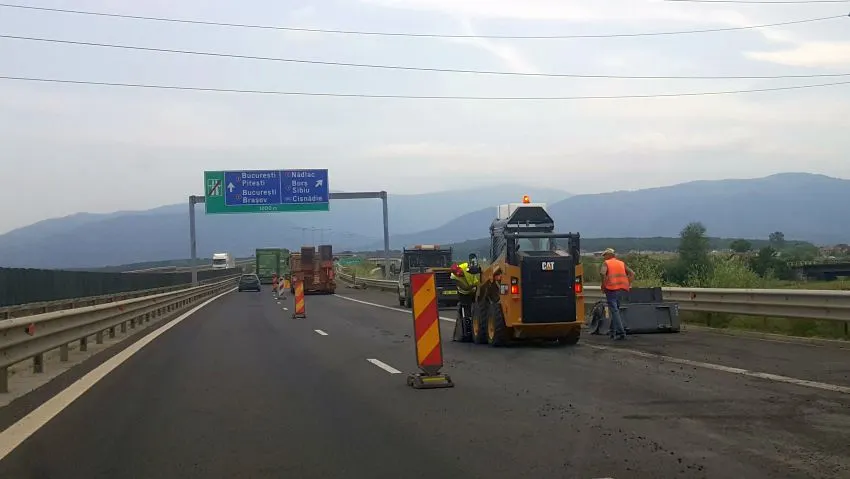 Lucrări de reparaţii pe A1! O bandă de mers, blocată