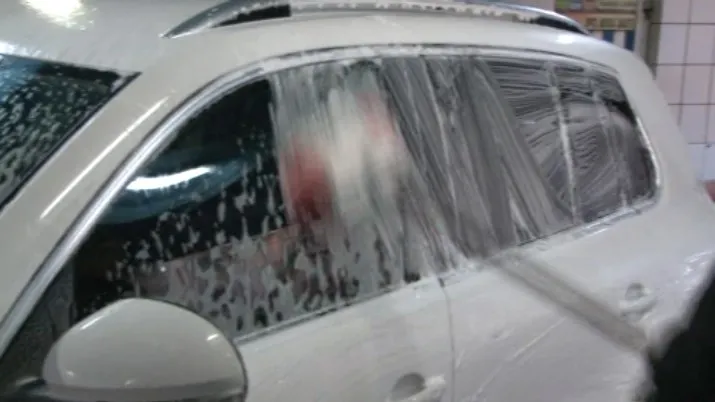 Spălătorie auto din Pitești depistată cu branşament ilegal la apă. Prejudiciu de 10.000 lei