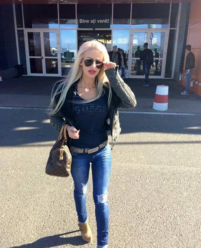 Blonda beată a ajuns la închisoare! Vezi pentru ce a fost condamnată!