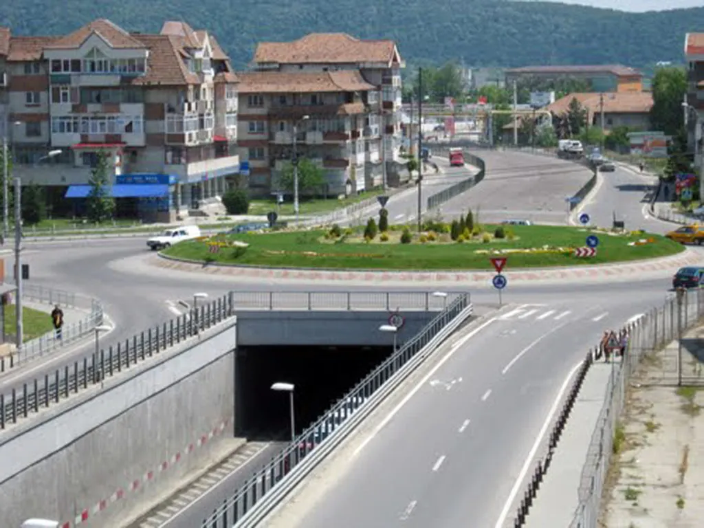 Trei adolescente rănite în accident la pasajul Bascov!