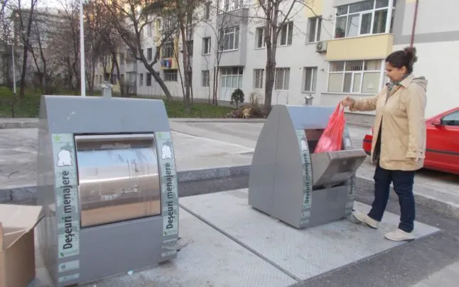 Containere de gunoi îngropate, în trei cartiere din Piteşti