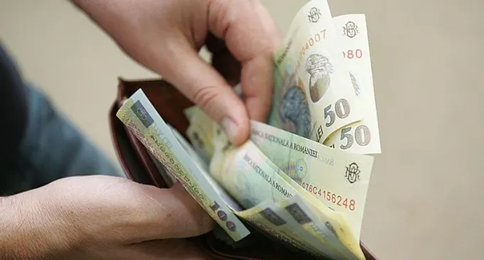 Păcălea piteștenii prin metoda „împrietenirii”. Se dădea funcționar RAR