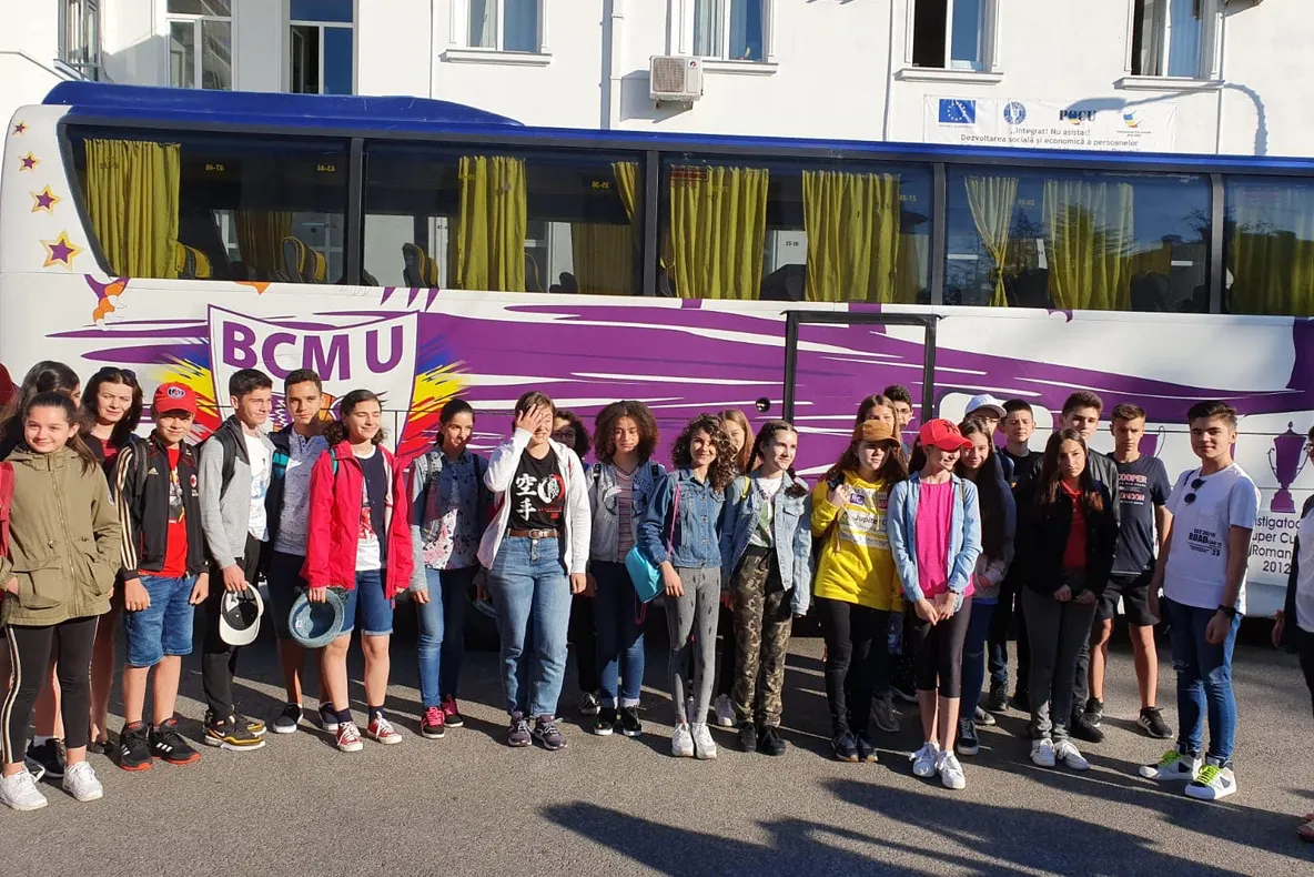 Elevii premianți din Pitești au plecat în tabără în Serbia