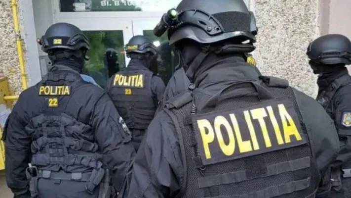 Depistați în flagrant în timp ce vindeau 350 de comprimate de ecstasy