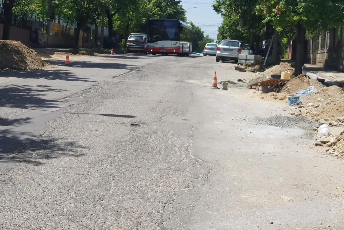 Se închide o stradă din Pitești! Mijloacele de transport vor circula deviat