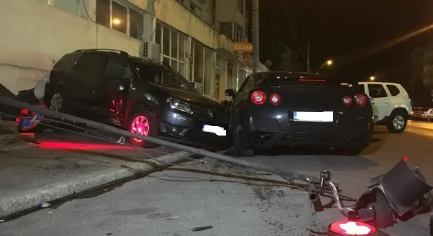 Accident în Pitești! A intrat cu bolidul în mașinile polițiștilor