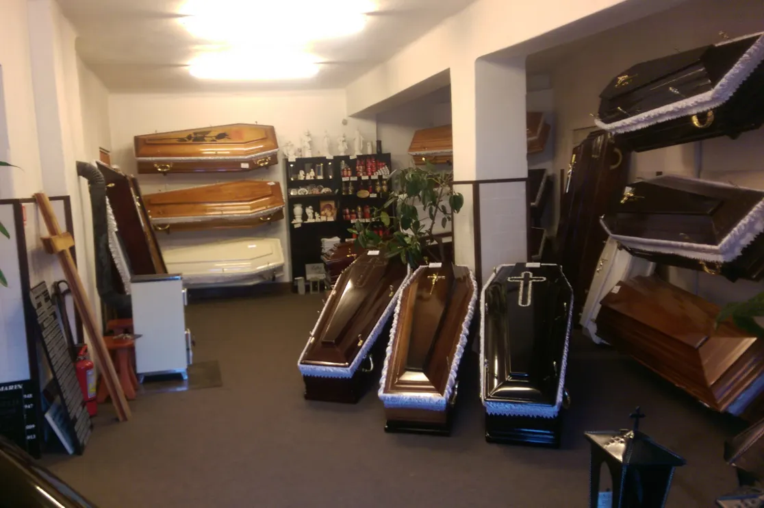 Afacerile cu morţi la adăpost de ochii turiştilor, în Curtea de Argeş