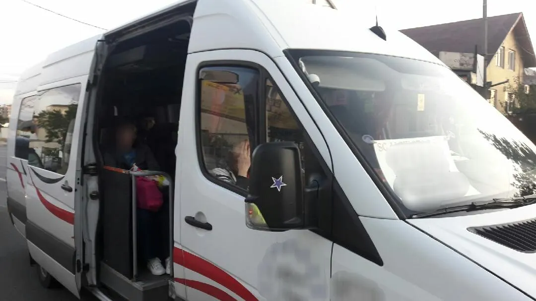 Șoferul unui microbuz din Argeș, depistat beat la volan