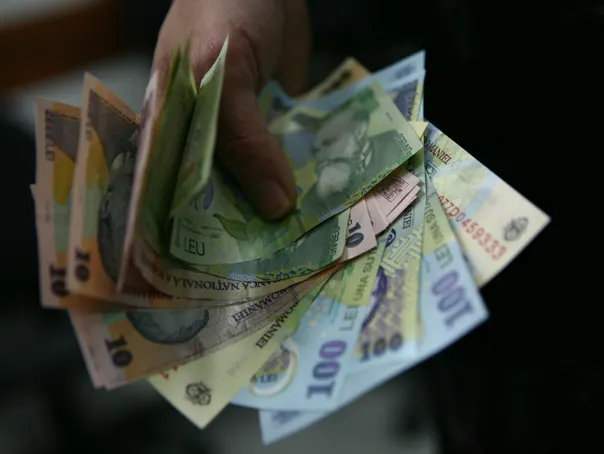Hoții care au furat un rucsac plin cu bani, trimiși în judecată în timp record