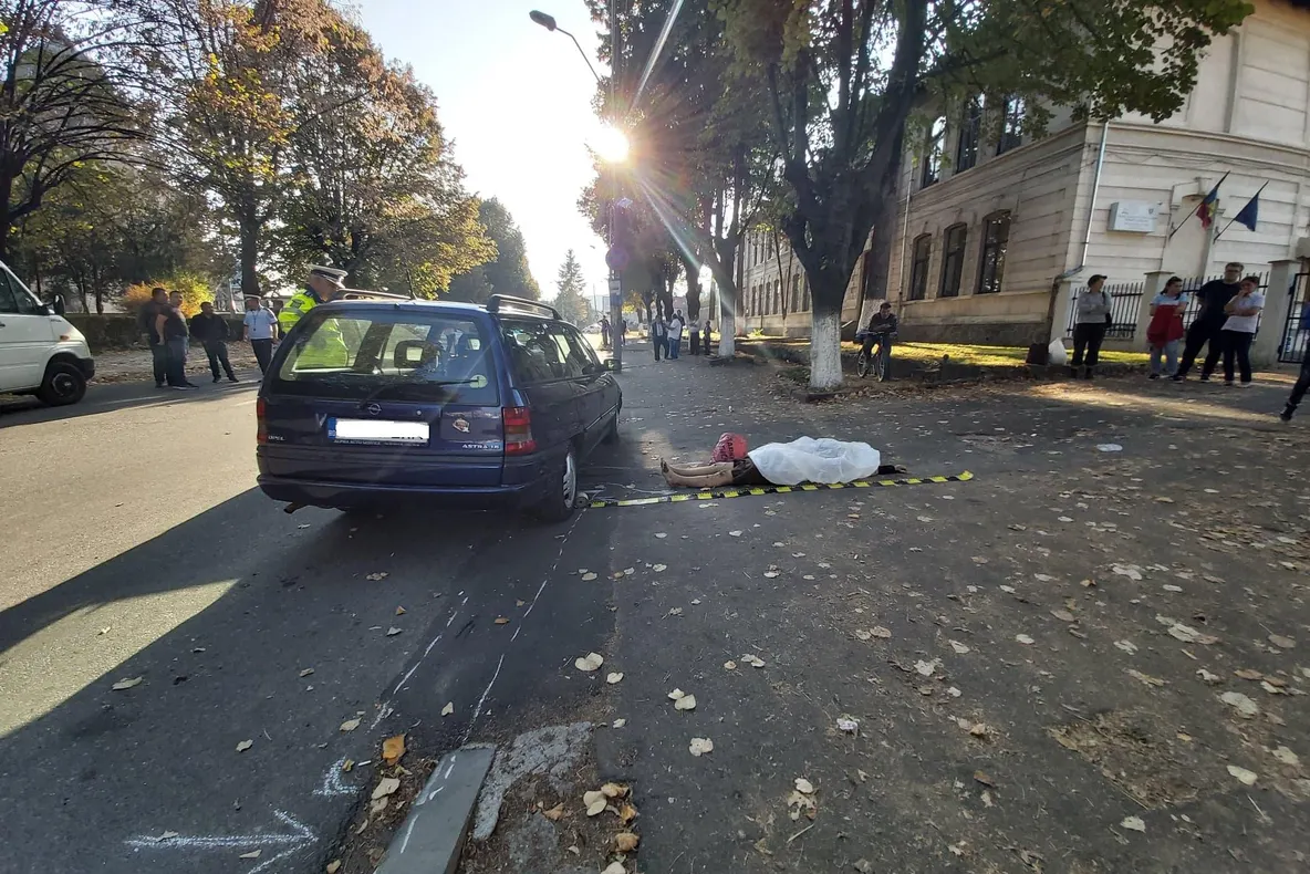 Omorâtă în accident, pe trecerea de pietoni din faţa unui liceu