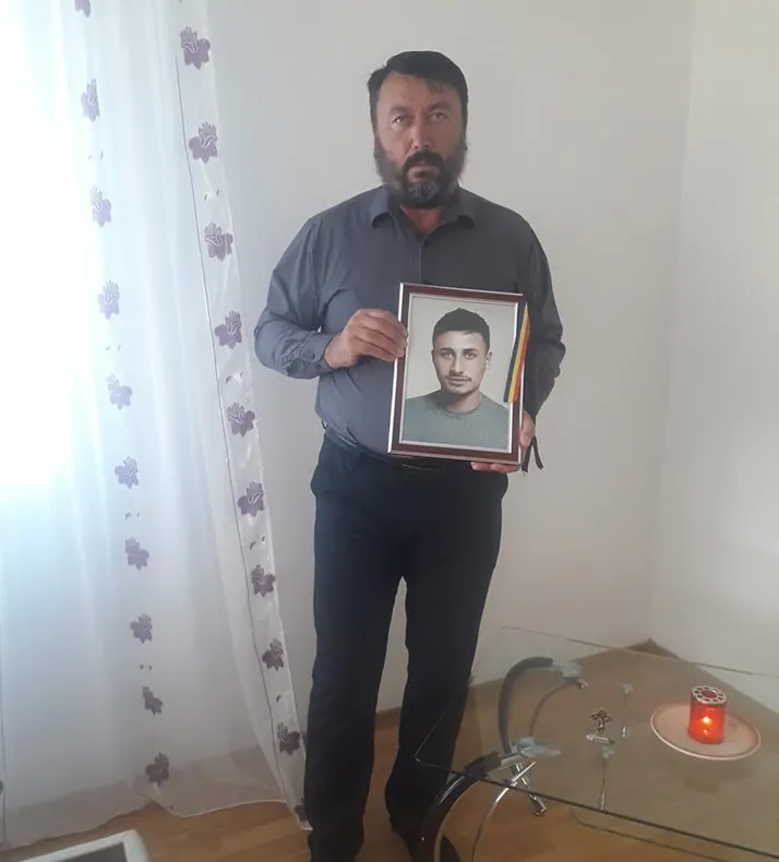 Tatăl tânărului omorât în bătaie cu uluca își strigă durerea