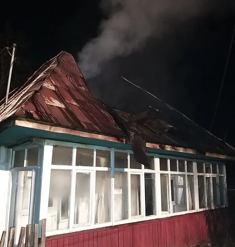 Proprietarii dormeau în timp ce le ardea casa!  Au necesitat ajutor medical