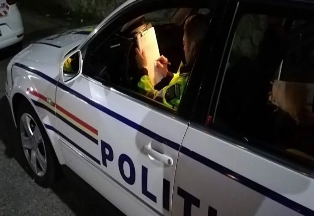 Trimiși în judecată după ce au condus o mașină, pe rând, în aceeași zi, fără permis