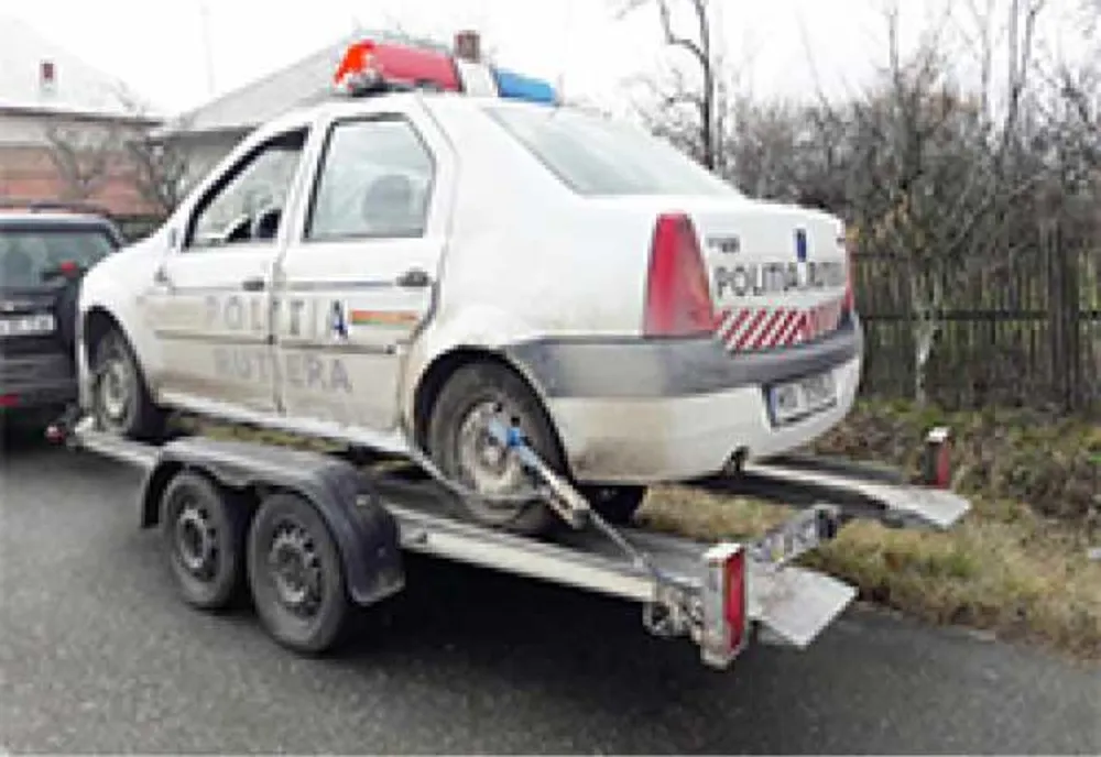 Condamnat după ce a răsturnat mașina poliției