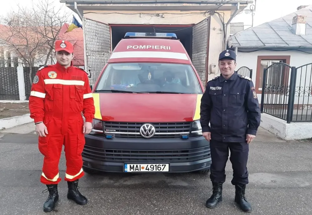 Pompierii martori la accident, au intervenit să salveze victimele