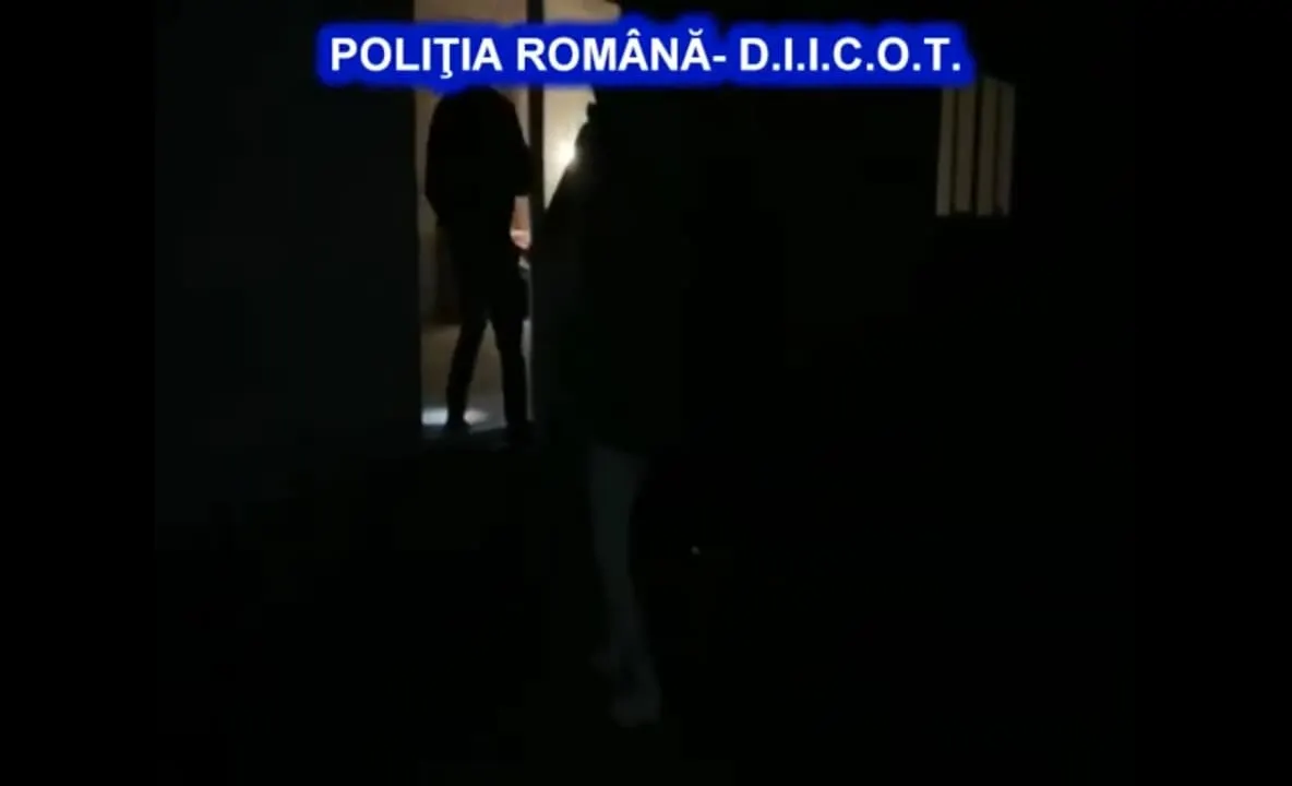 Percheziții DIICOT în Argeș și Caracal la o grupare care obliga fetele la prostituție