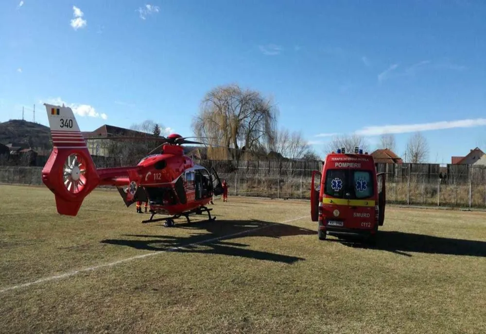 Tânăr preluat de elicopter după ce s-a răsturnat cu ATV-ul