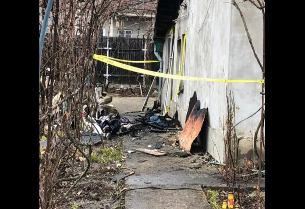 Femeie moartă în casă după ce locuința i-a luat foc!