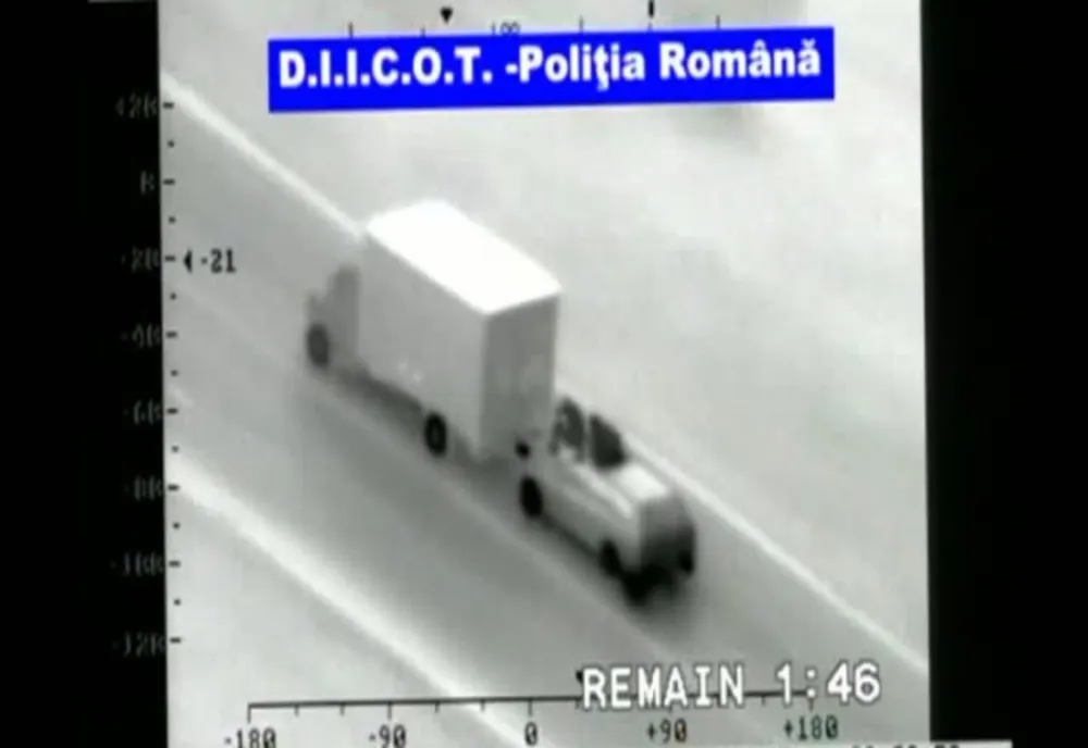Percheziţii la hoţi care fură din TIR-uri aflate în mers!