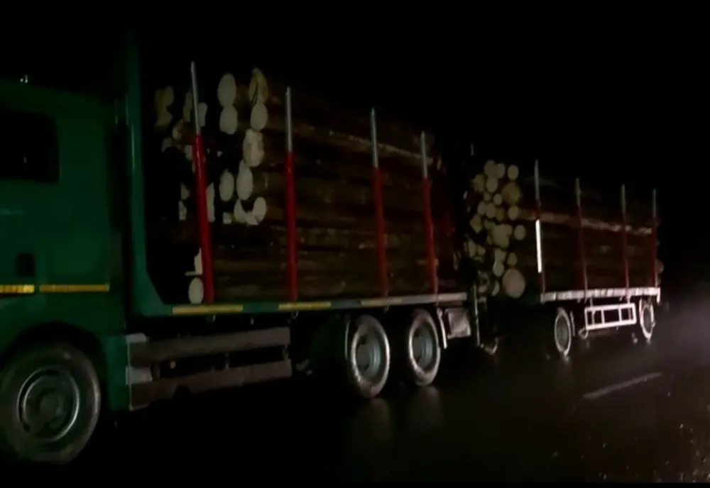 Amendă uriaşă pentru şoferul care şi-a abandonat camionul