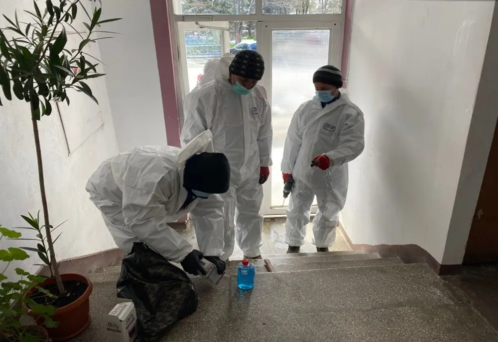 În Piteşti au fost montate primele dispensere în scările de bloc