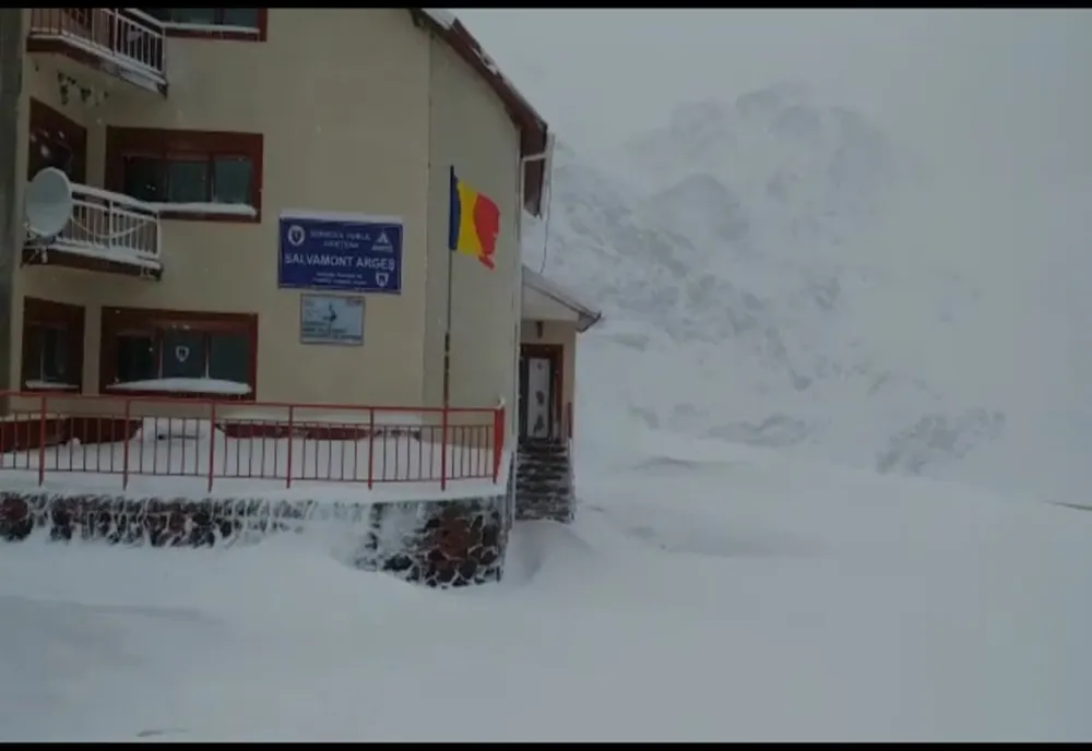 Video- În luna mai, ninge la cota 2000 pe Transfăgărășan!