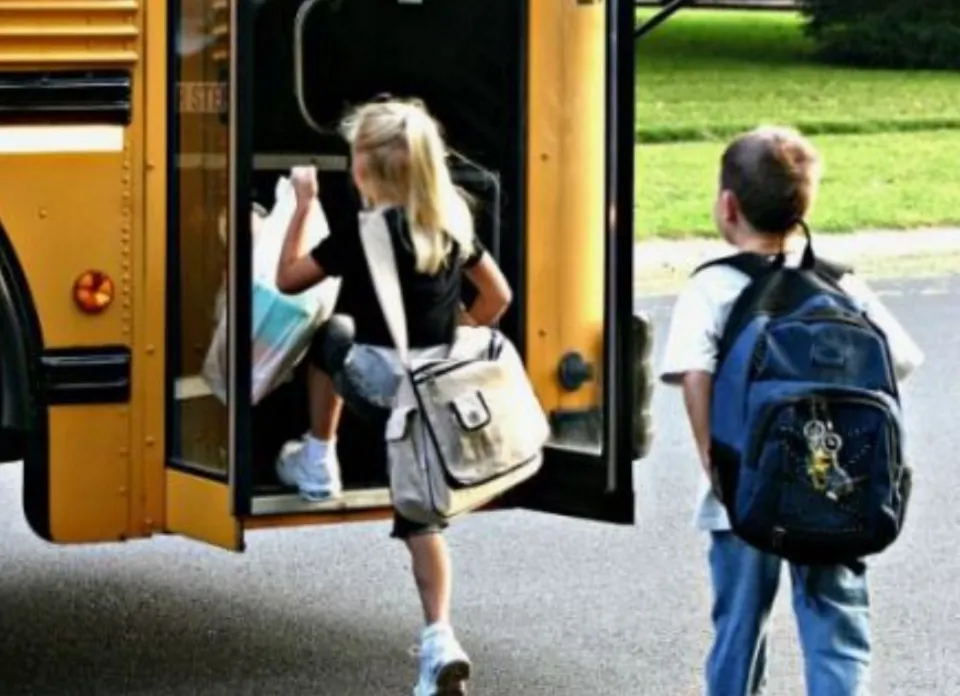 Transport gratuit pentru elevii din Mioveni