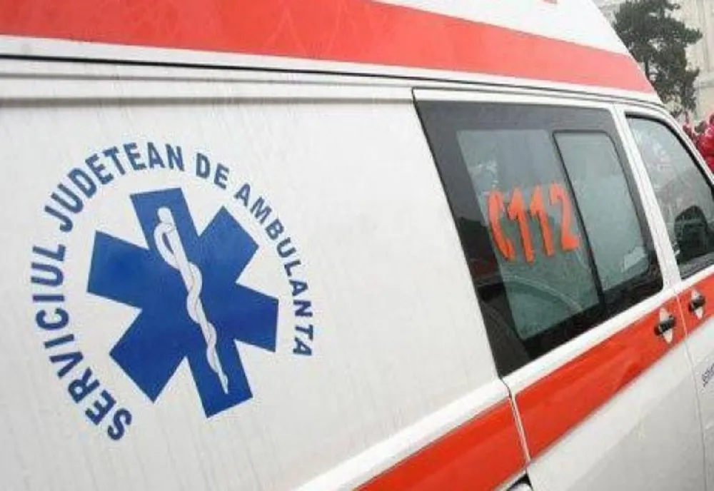 Un bătrân de 80 de ani a murit după ce i s-a făcut rău în curtea unei secţii de votare