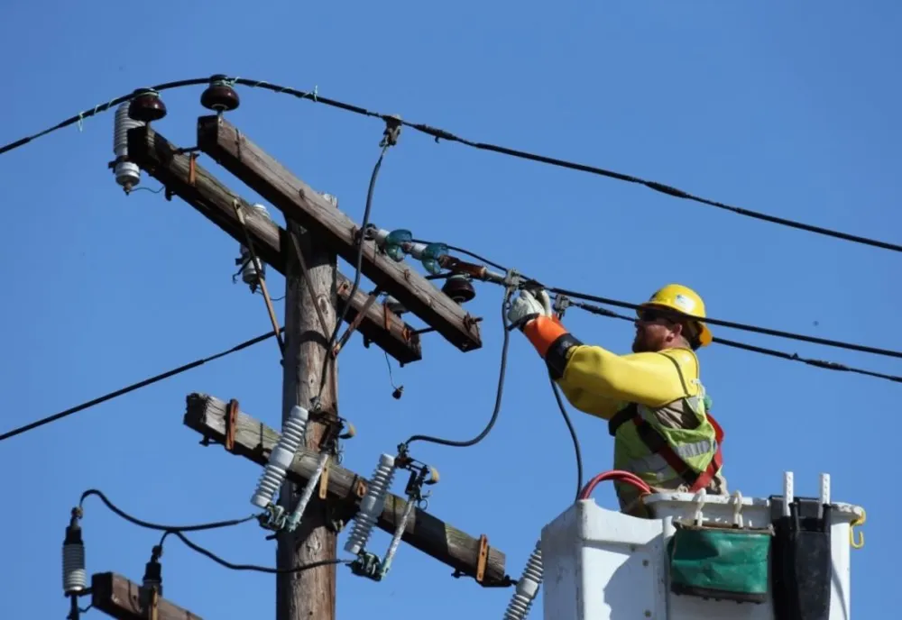 Firmele de distribuție de energie electrică vor plăti despăgubiri și compensații clienților afectați, daca va fi cazul