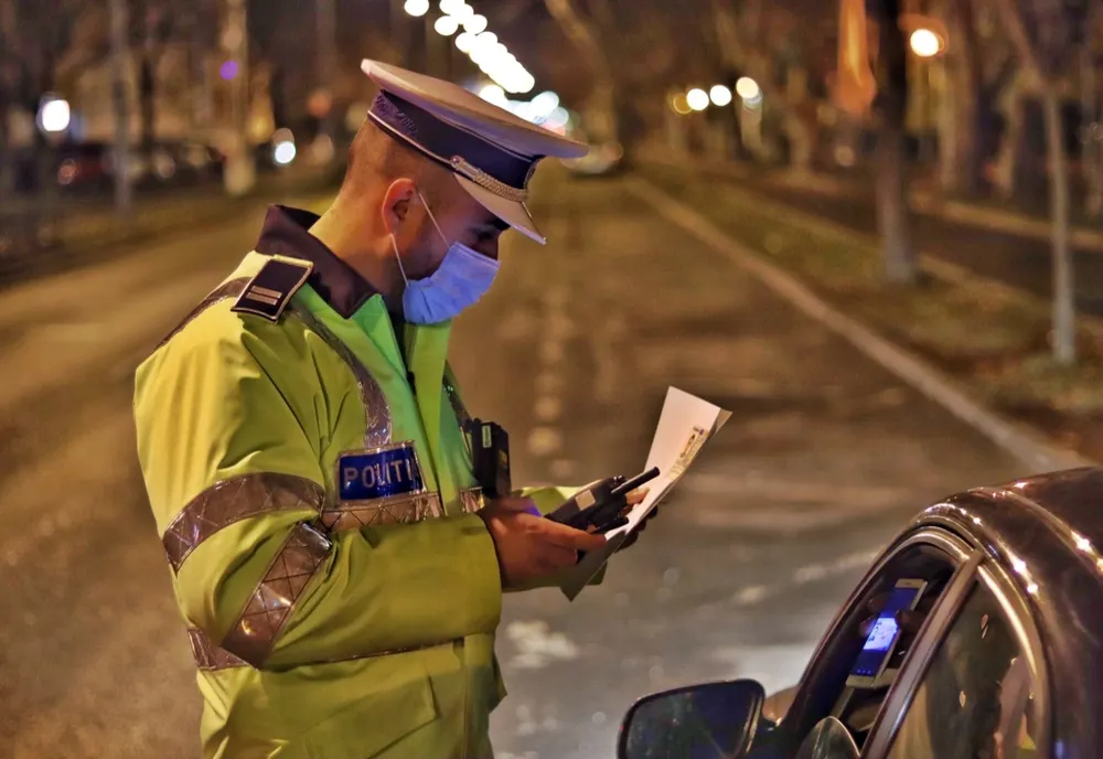 INCREDIBIL! Fără permis, în trafic